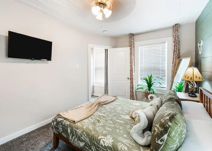 Luxury Family Friendly 6 Queen Beds Holiday home