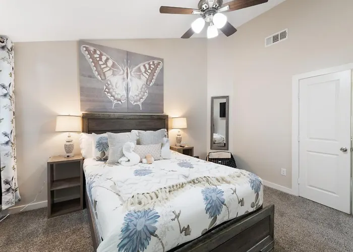 Luxury Family Friendly 6 Queen Beds *