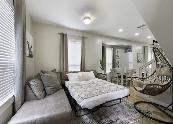 Luxury Family Friendly 6 Queen Beds Holiday home
