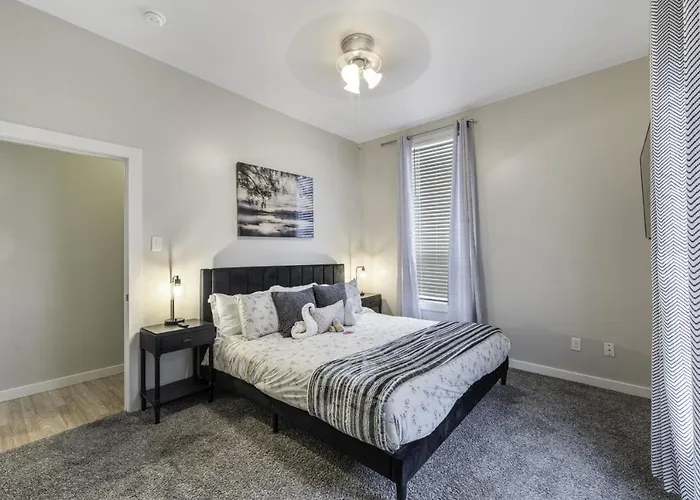 Holiday home Luxury Family Friendly 6 Queen Beds