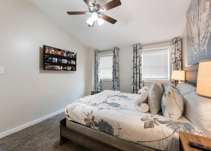 Luxury Family Friendly 6 Queen Beds Fort Worth