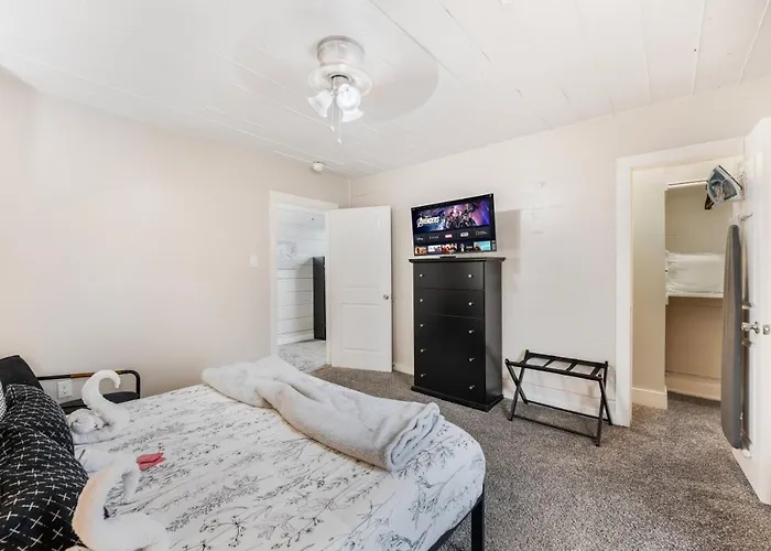Holiday home Luxury Family Friendly 6 Queen Beds