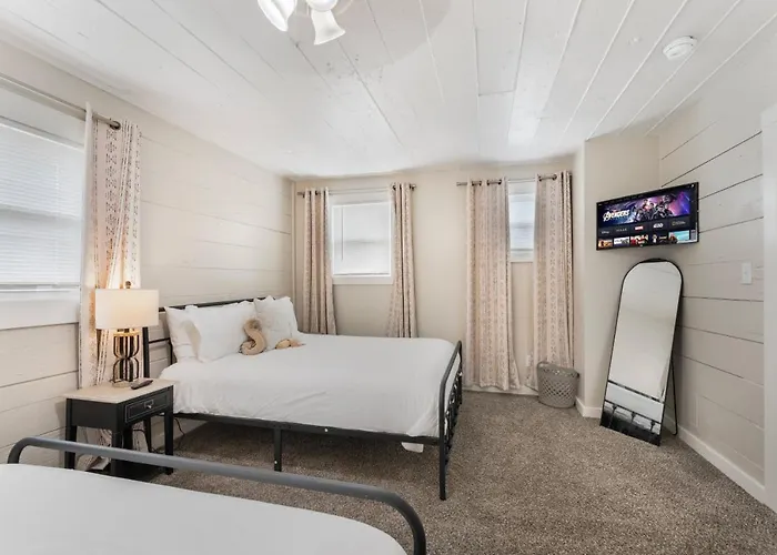 Luxury Family Friendly 6 Queen Beds *