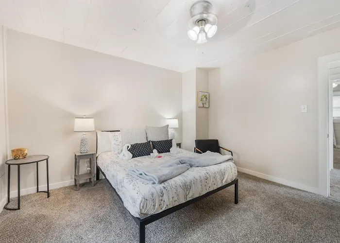 Luxury Family Friendly 6 Queen Beds