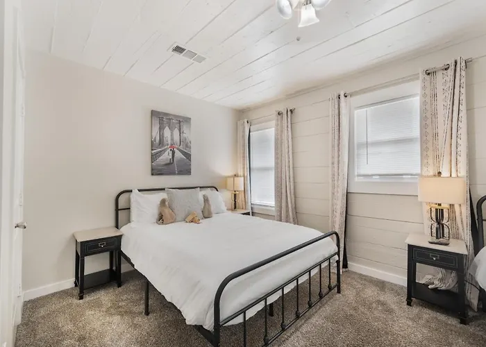 Holiday home Luxury Family Friendly 6 Queen Beds
