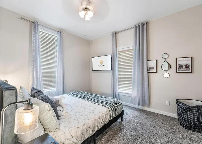 Luxury Family Friendly 6 Queen Beds