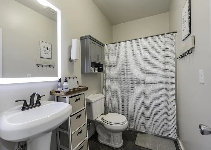 Luxury Family Friendly 6 Queen Beds *